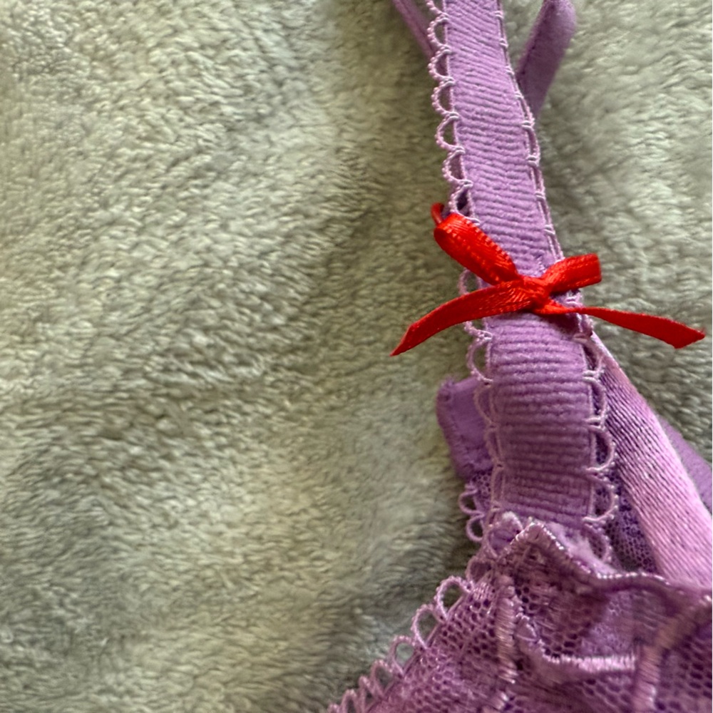 Victoria's Secret purple Heart Lace Bra with red bows and heart adjustable strap - Picture 2 of 7